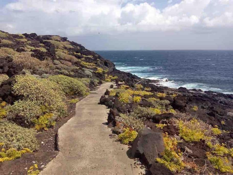 Una Casa Con Vistas La Caleta  Exteriör bild